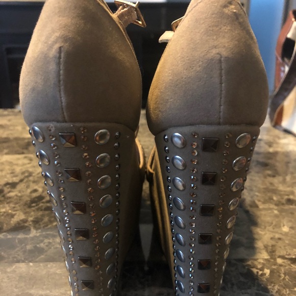 Eva & Zoe Wedges - Picture 3 of 4